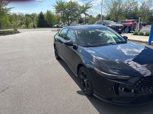 Used 2025 Honda Accord SE image 11