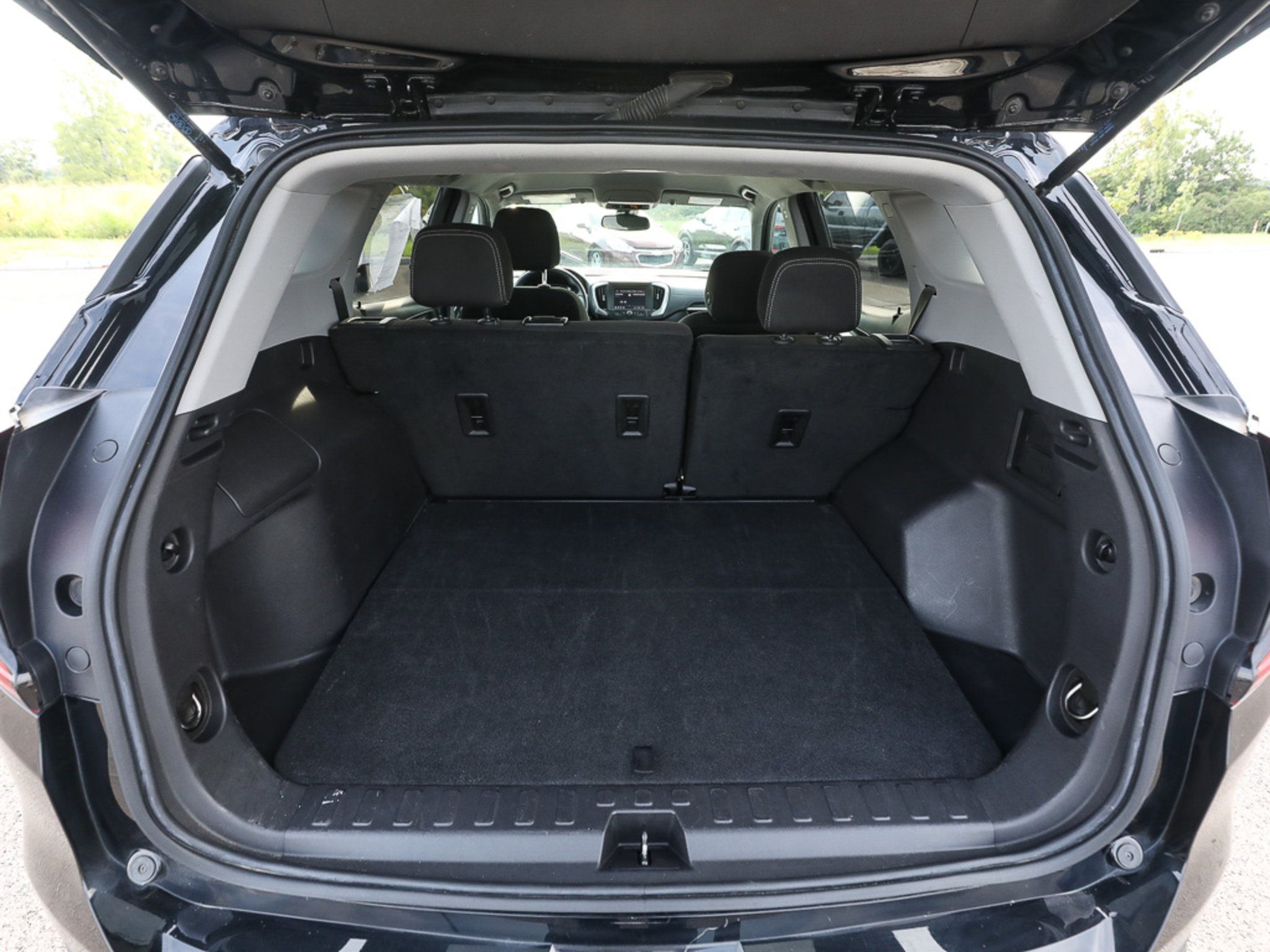 Used 2024 GMC Terrain SLE AWD/4WD image 7