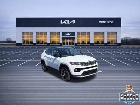 Used 2024 Jeep Compass Limited AWD/4WD image 3