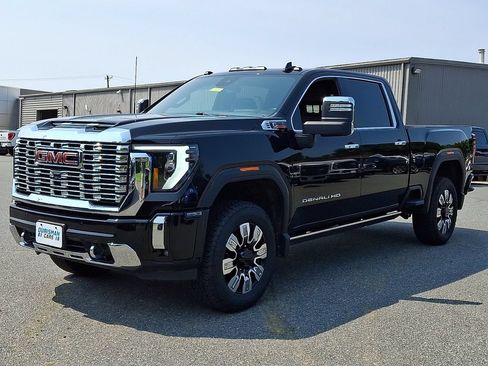 Used 2024 GMC Sierra 2500 Denali w/ Denali Reserve Package AWD/4WD image 3