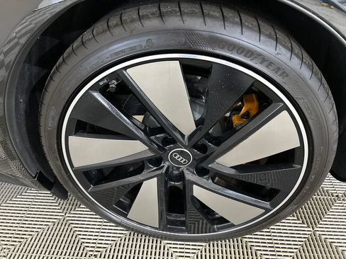 Used 2022 Audi RS e-tron GT w/ Carbon Performance Package AWD/4WD image 9