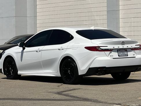 Used 2025 Toyota Camry SE FWD image 7