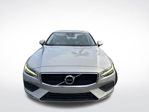 Used 2020 Volvo S60 T5 Momentum FWD image 2