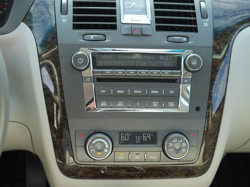 Used 2008 Cadillac DTS FWD image 22