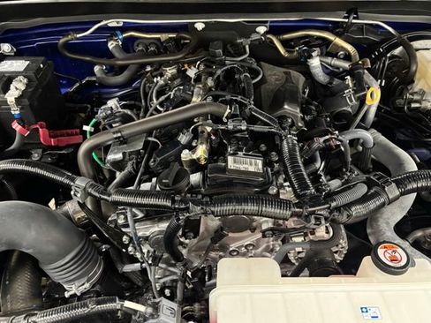 Certified 2025 Toyota Tacoma SR5 AWD/4WD image 24