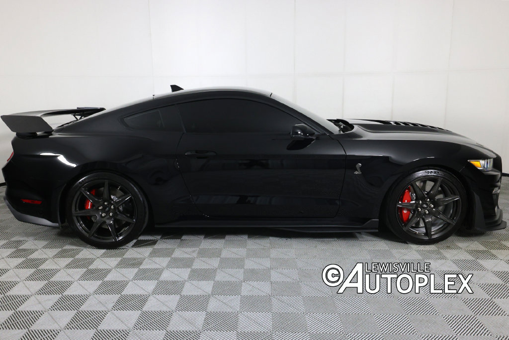 Used 2022 Ford Mustang Shelby GT500 w/ Carbon Fiber Track Pack RWD image 4