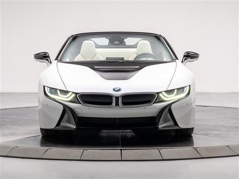 Used 2019 BMW i8 image 8
