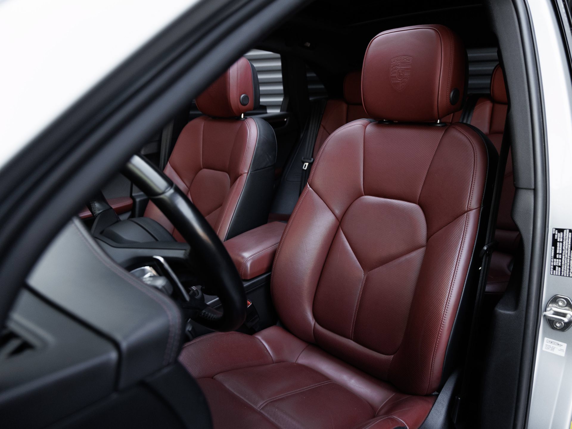 Certified 2023 Porsche Macan AWD/4WD image 5