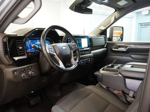 Used 2024 Chevrolet Silverado 3500 LT w/ Convenience Package AWD/4WD image 6