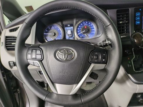 Used 2017 Toyota Sienna XLE Premium w/ Protection Package FWD image 17
