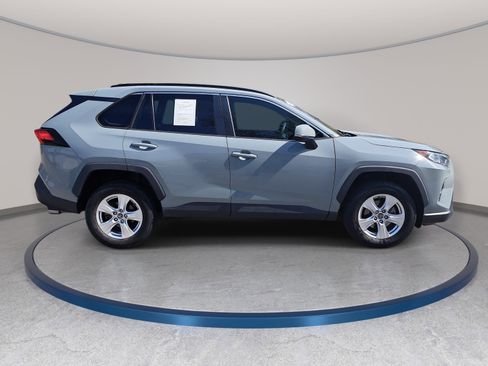 Used 2020 Toyota RAV4 XLE image 4