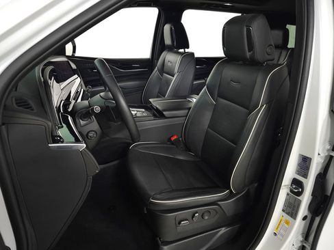 Used 2022 Cadillac Escalade ESV Sport AWD/4WD image 17