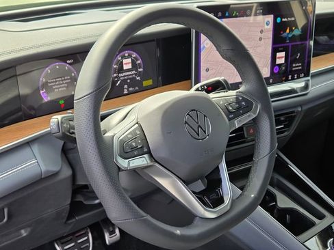 New 2026 Volkswagen Tiguan SEL R-Line AWD/4WD image 11