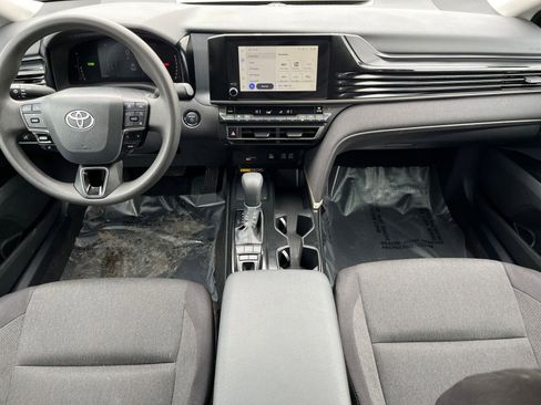 Used 2025 Toyota Camry LE image 30