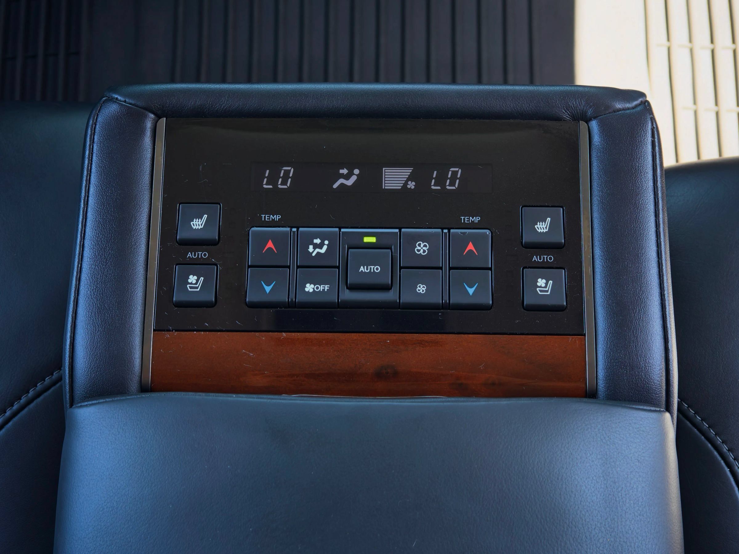 Used 2018 Lexus LX 570 4WD image 47