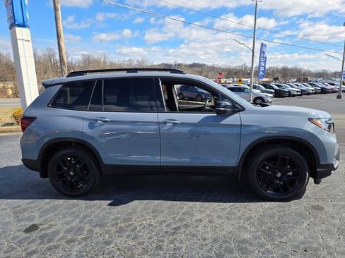 Used 2025 Honda Passport Black Edition image 9