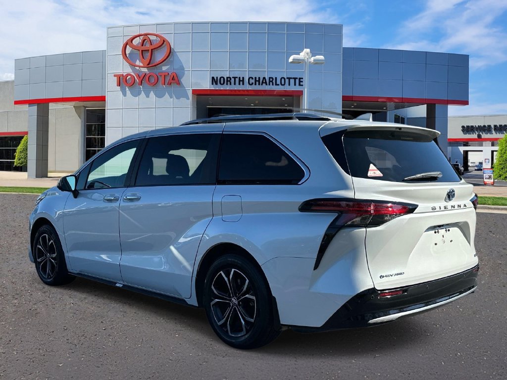 Used 2025 Toyota Sienna Platinum AWD/4WD image 6