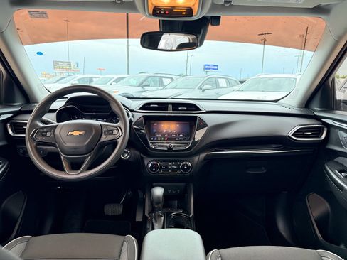 Used 2021 Chevrolet TrailBlazer LT w/ Convenience Package FWD image 13