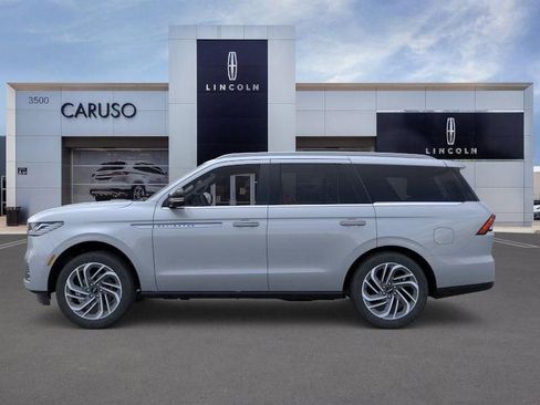 New 2025 Lincoln Navigator Reserve image 3