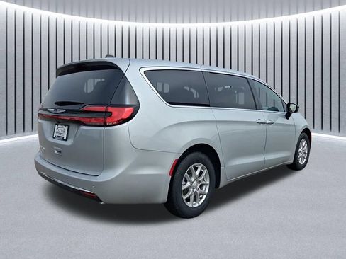 New 2026 Chrysler Pacifica Select FWD image 9