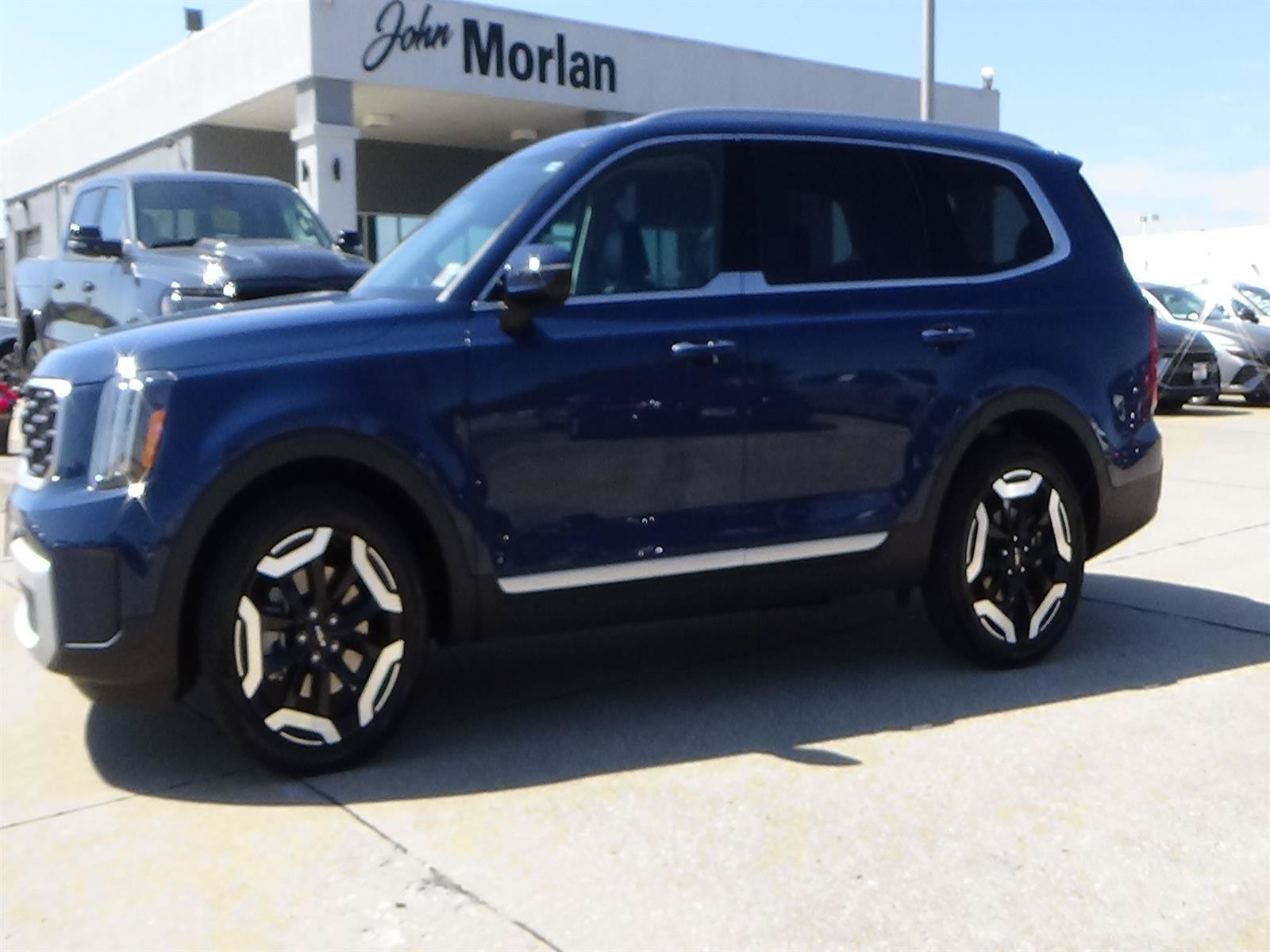 Used 2025 Kia Telluride S AWD/4WD image 2