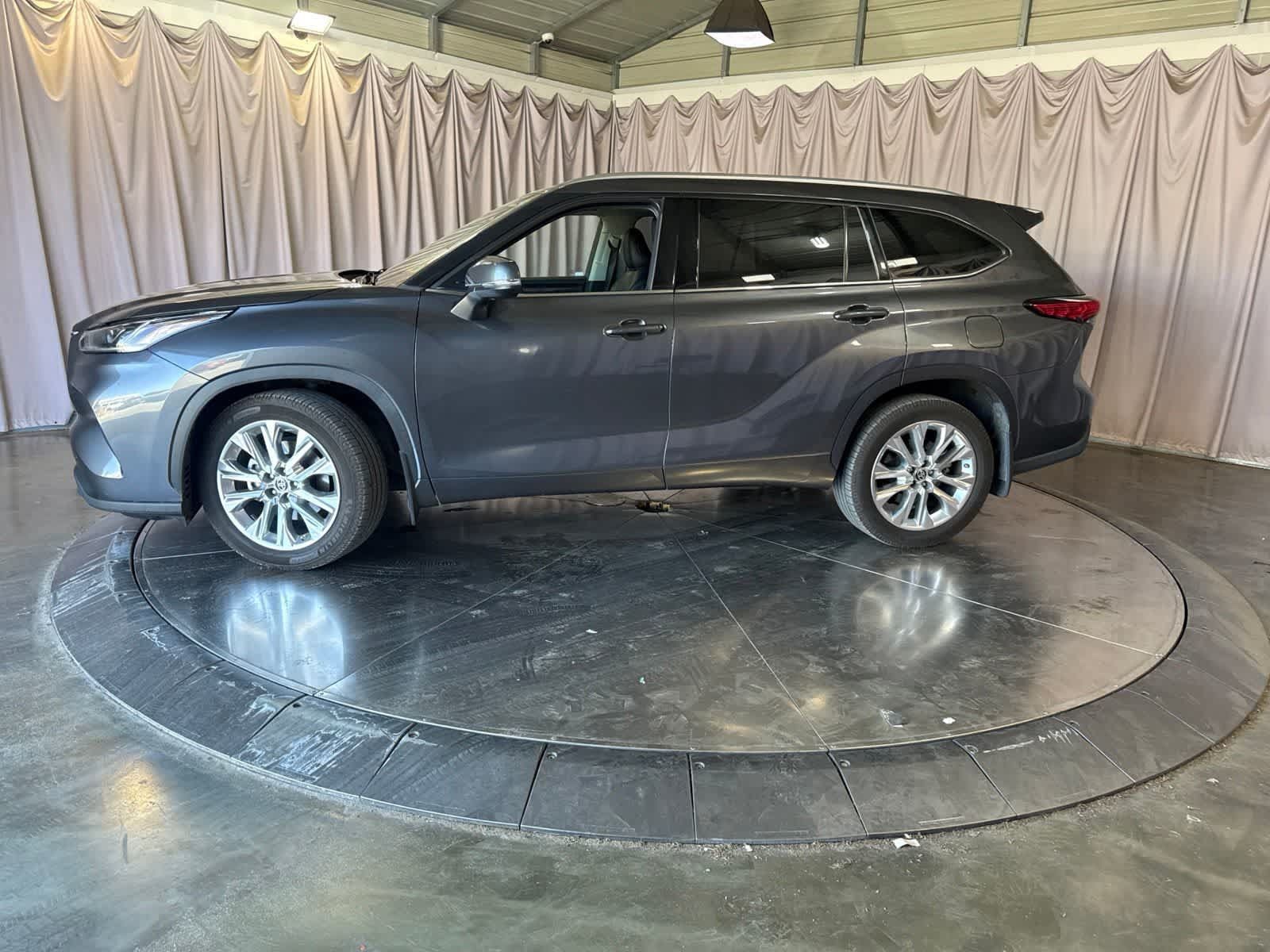 Used 2020 Toyota Highlander Limited AWD/4WD image 7