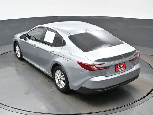 Used 2025 Toyota Camry LE image 37