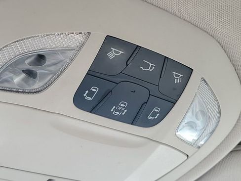 Used 2020 Chrysler Pacifica Touring-L FWD image 23