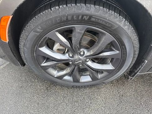 Used 2018 Chrysler Pacifica Touring-L w/ Premium Audio Group image 41