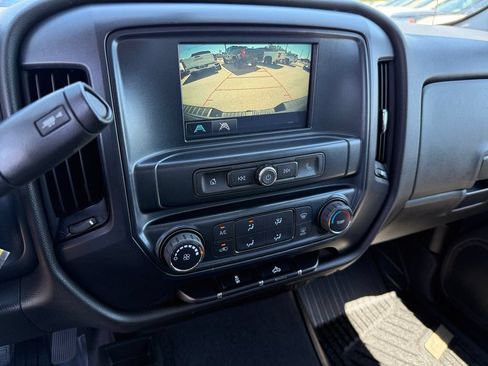 Used 2019 Chevrolet Silverado 1500 Custom w/ Custom Convenience Package AWD/4WD image 17