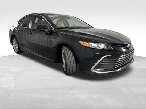 Used 2022 Toyota Camry LE image 4
