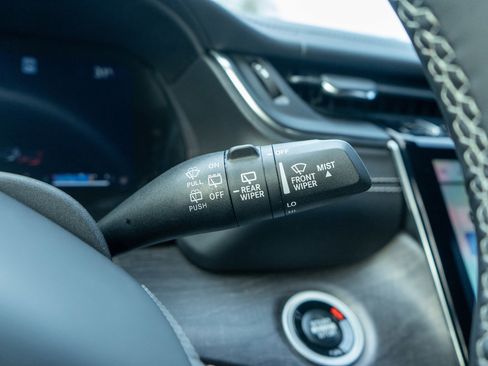 Used 2024 Jeep Grand Cherokee L Overland w/ Trailer Tow Package image 28