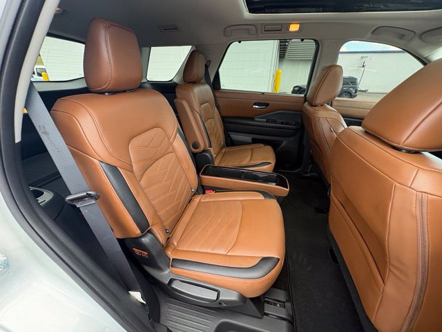 Used 2024 Nissan Pathfinder Platinum AWD/4WD image 32