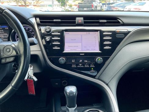Used 2020 Toyota Camry SE w/ Carpet Mat Package FWD image 34