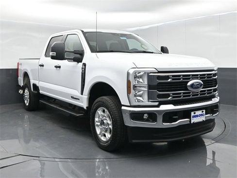 Used 2025 Ford F350 XLT image 2