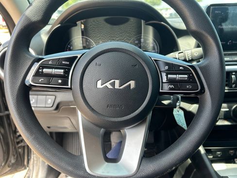 Used 2024 Kia Forte LXS w/ LXS Technology Package FWD image 10