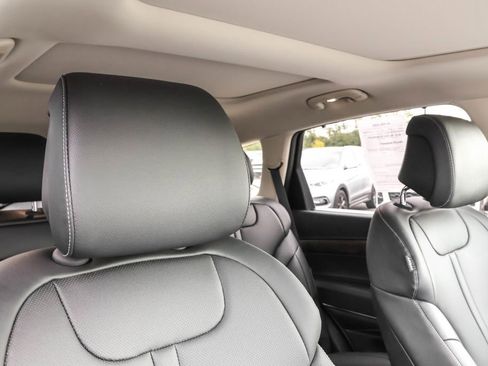 Used 2025 Genesis GV80 2.5T Select image 38