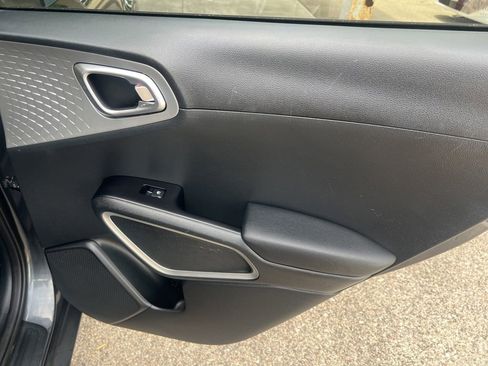 Certified 2022 Kia Soul LX w/ Technology Package FWD image 15