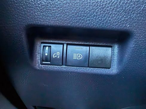 Used 2020 Toyota RAV4 XLE FWD image 13