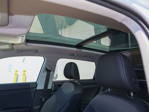 Certified 2025 Volkswagen Taos SE image 12