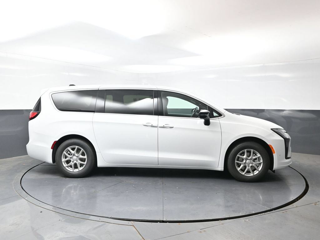 New 2027 Chrysler Pacifica Select w/ Family Tech Group FWD image 2