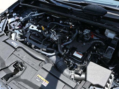 Used 2024 Toyota Prius XLE FWD image 19