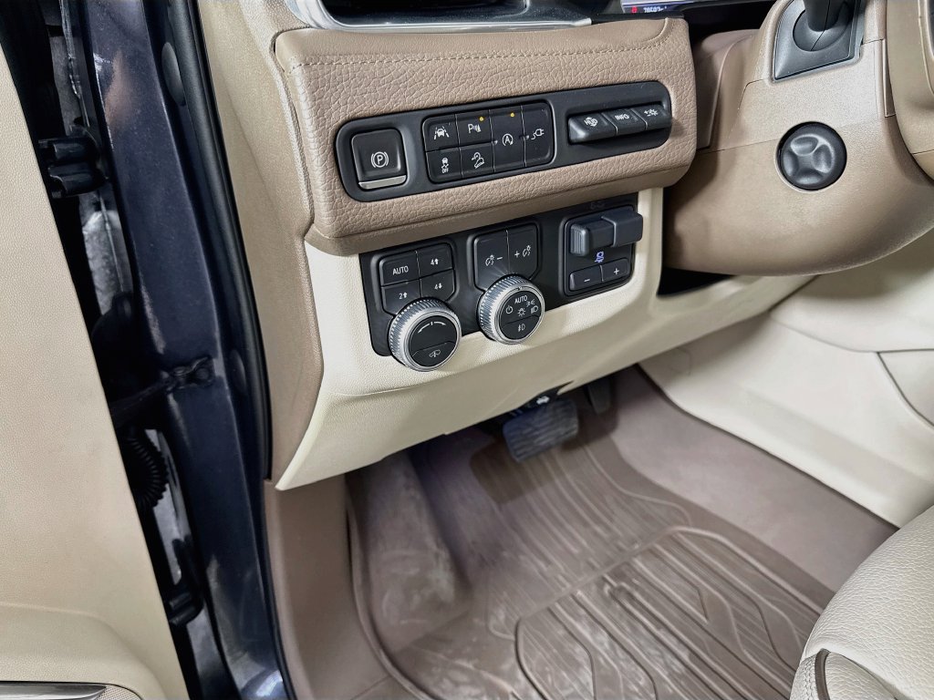 Used 2021 GMC Yukon Denali w/ Denali Ultimate Package AWD/4WD image 10