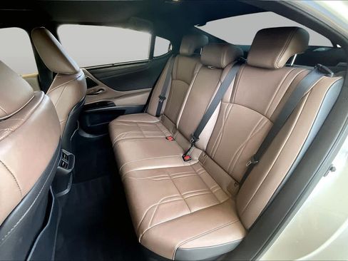 Used 2024 Lexus ES 300h Ultra Luxury w/ Accessory Package (Z2) FWD image 18
