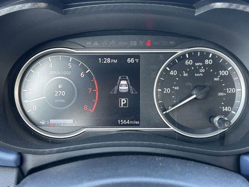 Used 2025 Nissan Versa SV w/ Trunk Package image 27