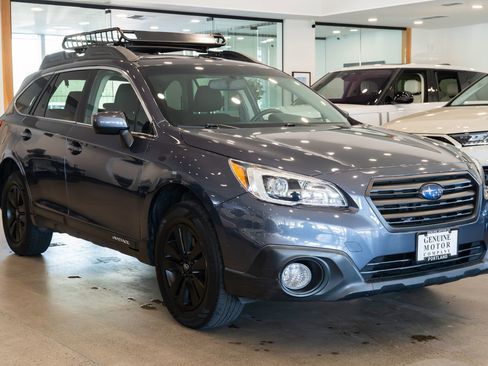 Used 2017 Subaru Outback 2.5i Premium image 3