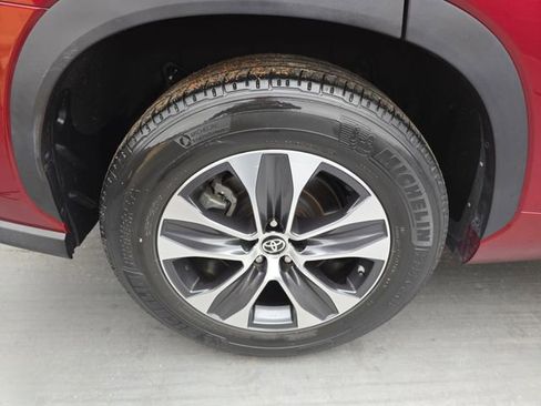 Used 2021 Toyota Highlander XLE image 20