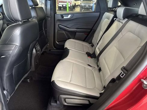 Used 2025 Ford Escape SE image 13