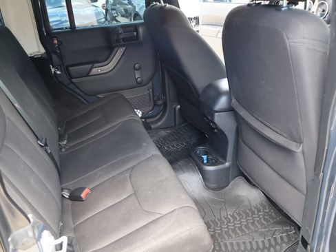 Used 2017 Jeep Wrangler Unlimited Sport w/ Connectivity Group AWD/4WD image 29