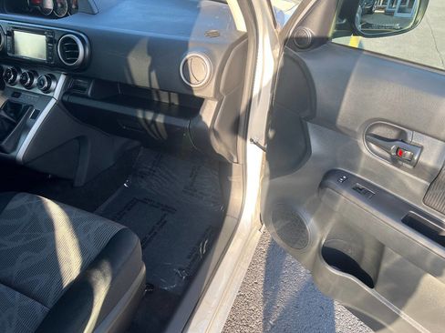 Used 2015 Scion xB image 25